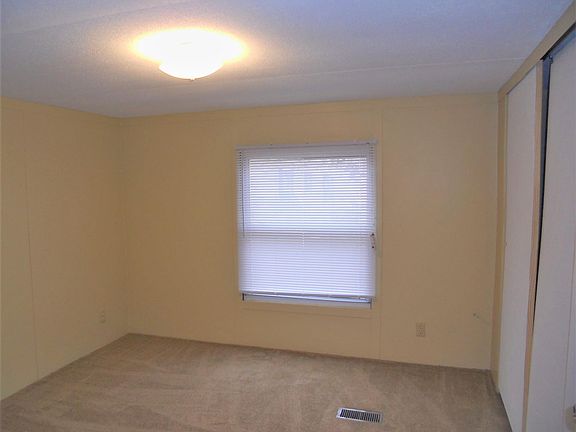 New paint, blinds, and flooring throughout!