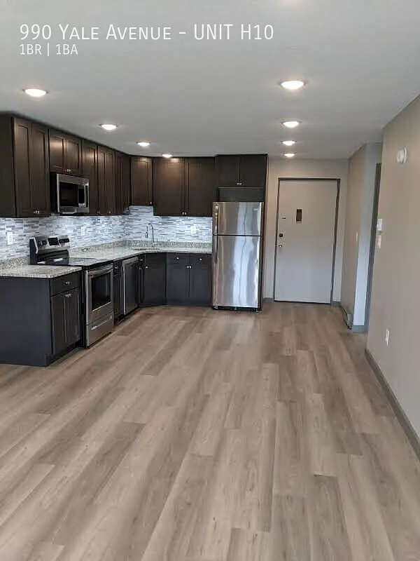 1 bed, 790 sqft, $1,700 — Photo 1