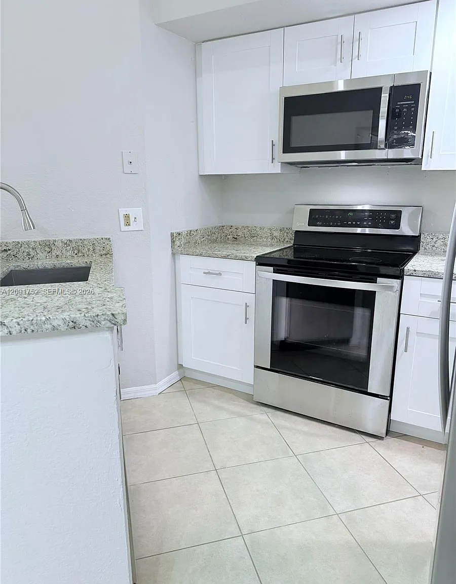 Coral Key Condo — Photo 4