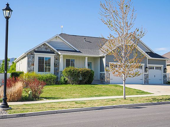3rd image of 593 W Lewis Ln