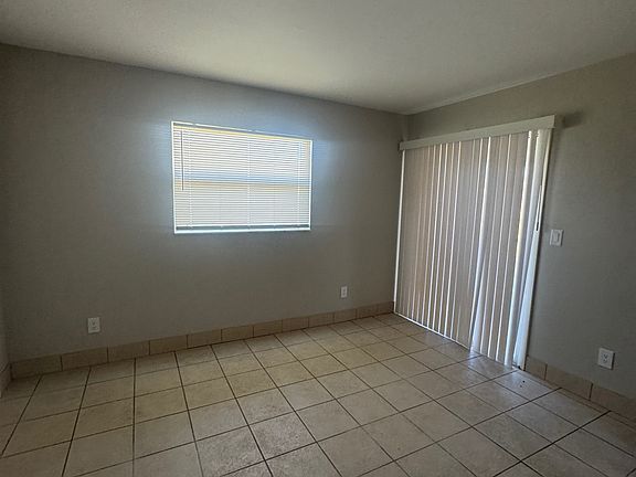 5th image of 506 SE 6th Ave