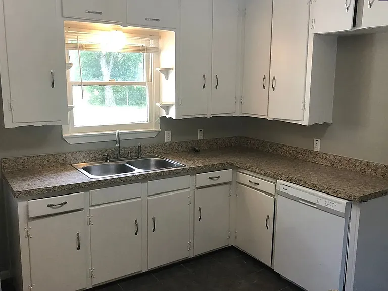 617 E Ellen Ave — Photo 5