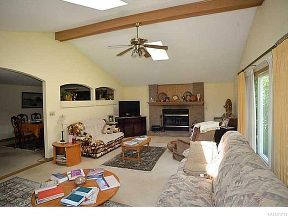 3rd image of 281 Coronation Dr