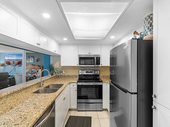 5th image of 9820 Queensway Blvd. #704