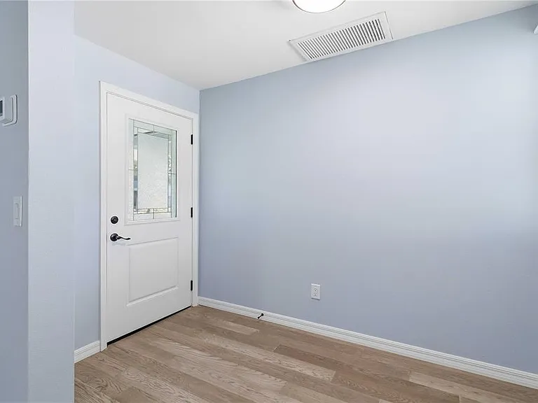 607 Manatee Ave — Photo 5