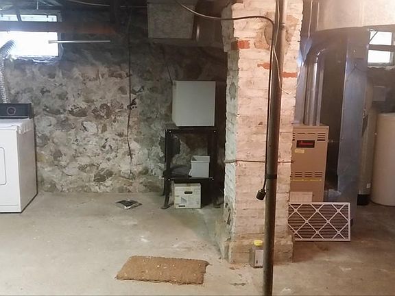 5th image of 329 E Bacon St