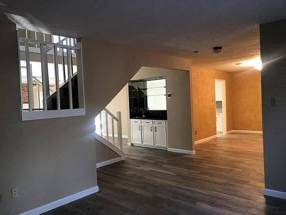 3rd image of 2834 Planters St