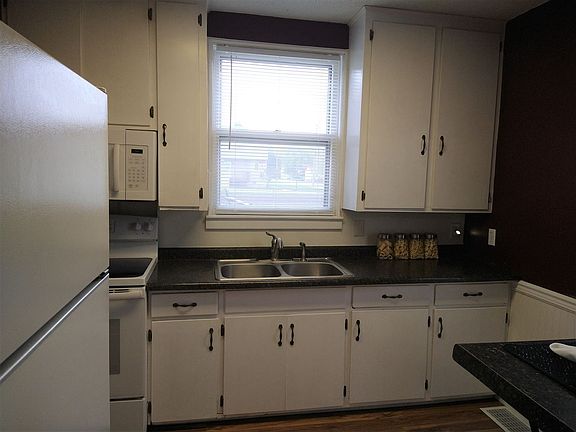 2nd image of 645 Grand Blvd