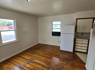 708 S Broadway St APT 8, Oak Grove, MO 64075