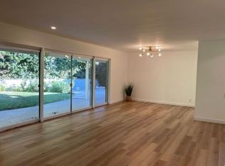 776 Lockearn St, Los Angeles, CA 90049