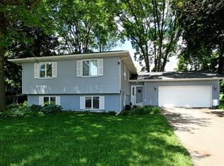 2810 28th Ave SW, Cedar Rapids, IA 52404