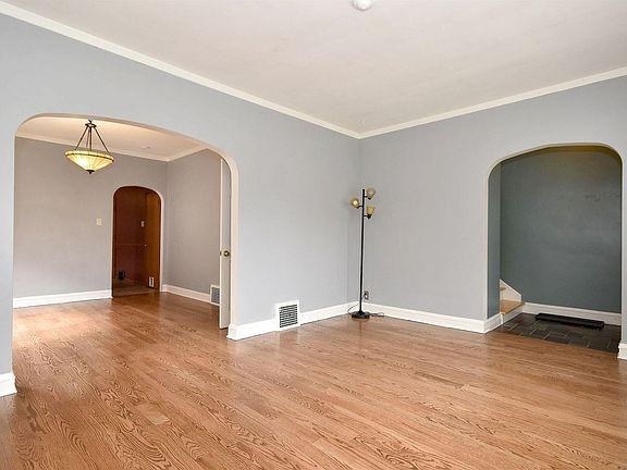 4th image of 1413 Elgin Ave