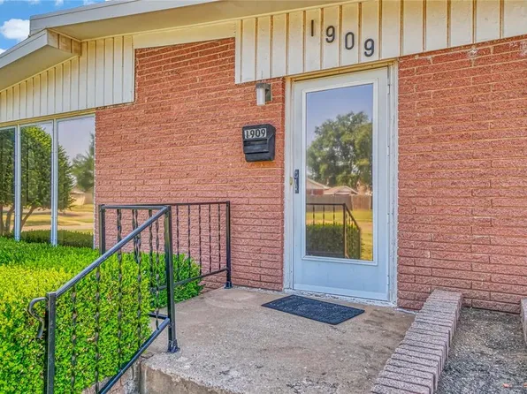 1909 N Flamingo Ln, Altus, OK 73521