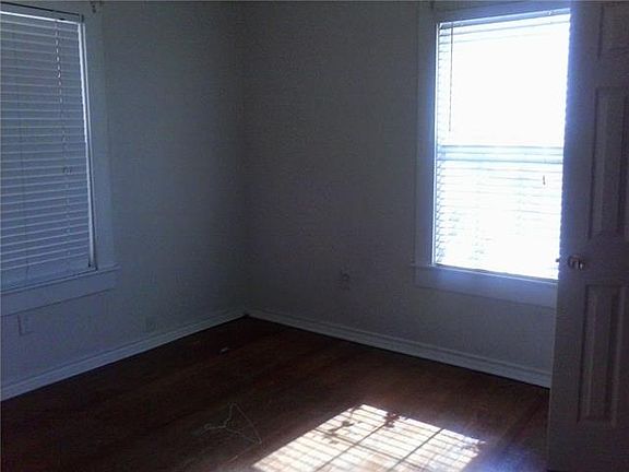 5th image of 422 S Glasgow Dr