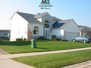 7124 Amanda Dr, Belleville, MI