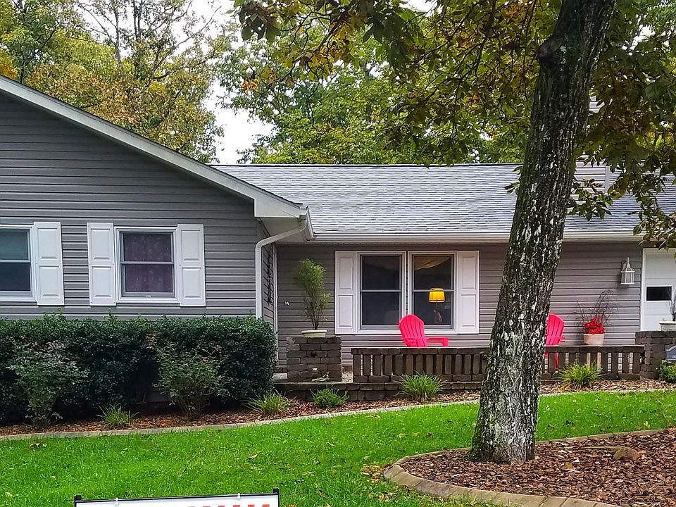 1st image of 15 Snead Ct