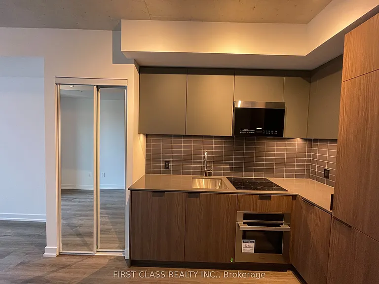 28 Eastern Ave #902 — Photo 3