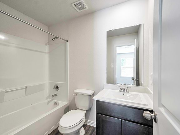 3rd image of 4640 Erskine St Unit A
