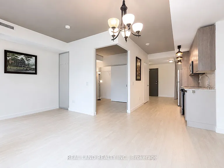 246 Logan Ave #303 — Photo 2