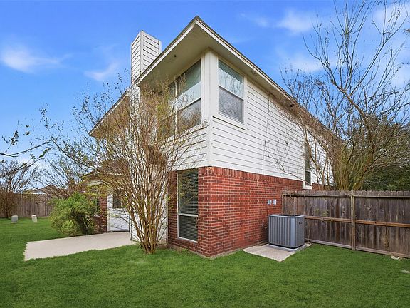 2nd image of 1811 Laurel Rose Ln