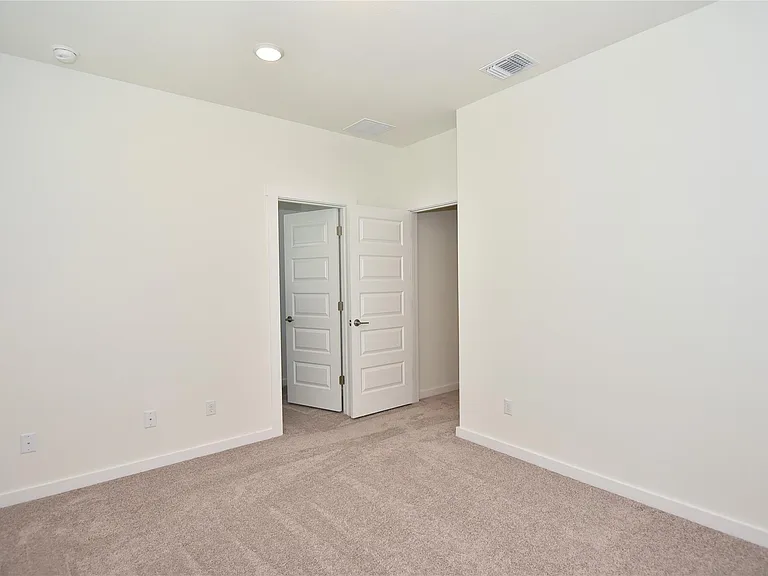 1804 Homestead Farms Dr — Photo 23
