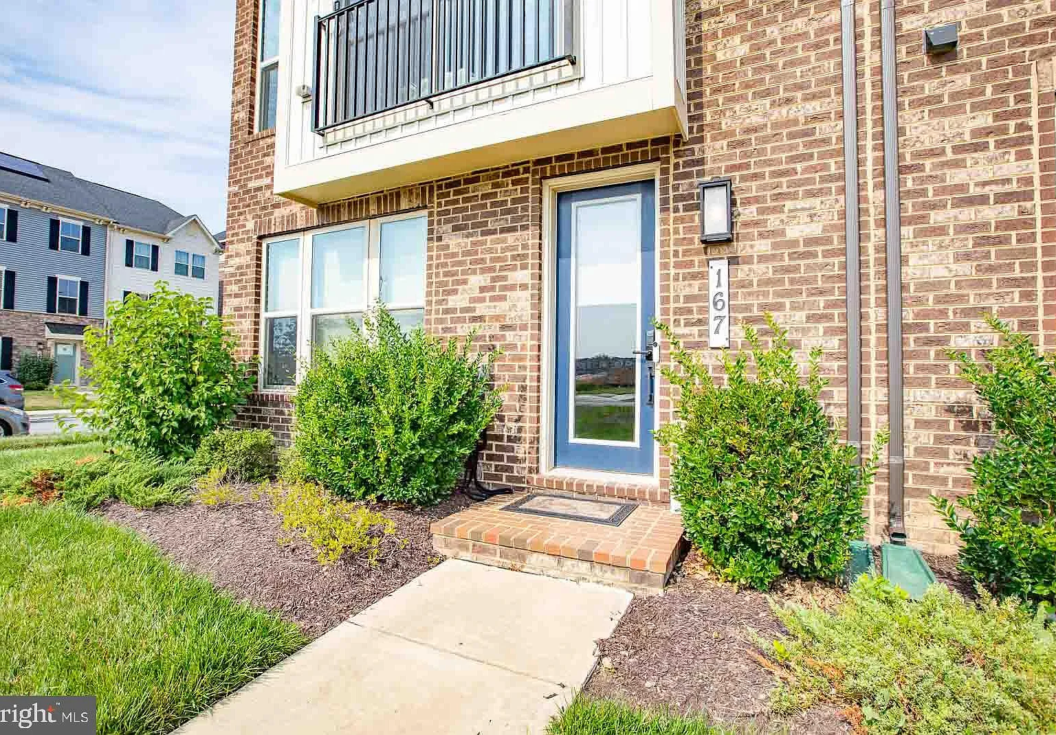 3 bed, 4.0 bath, 2896 sqft, $3,495 — Photo 1