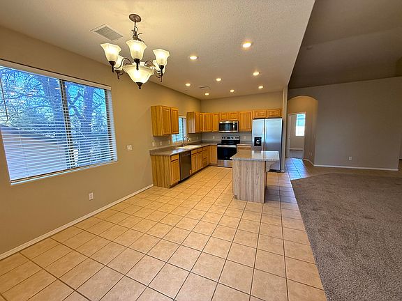 4th image of 913 W Boulder Ridge Cir