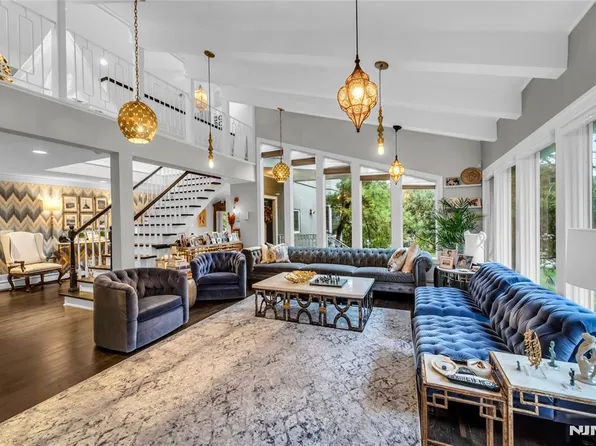 305 Westwind Ct, Norwood, NJ 07648