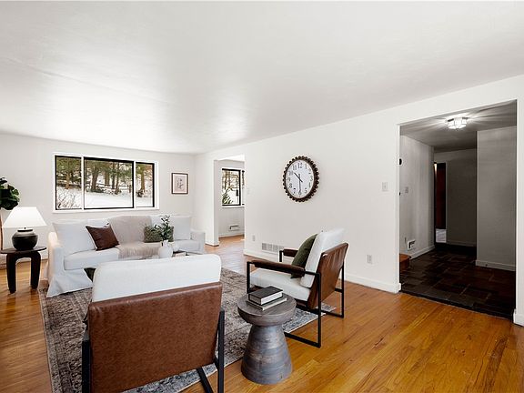 3rd image of 3643 Maplevue Dr
