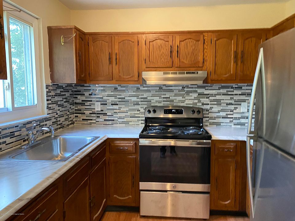 1st image of 7 Carteret Ln #B