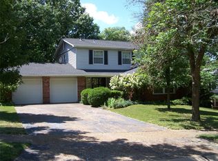 1688 Sunnyridge Rd, Ballwin, MO 63011