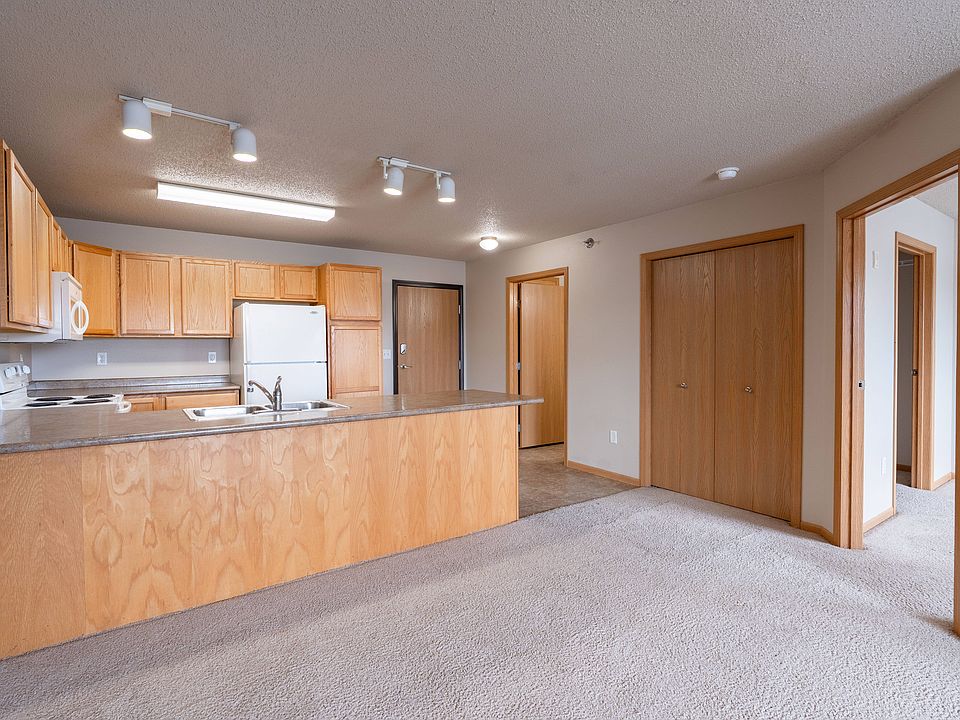 Fargo, ND East Bridge Apartments | 11B | Kitchen