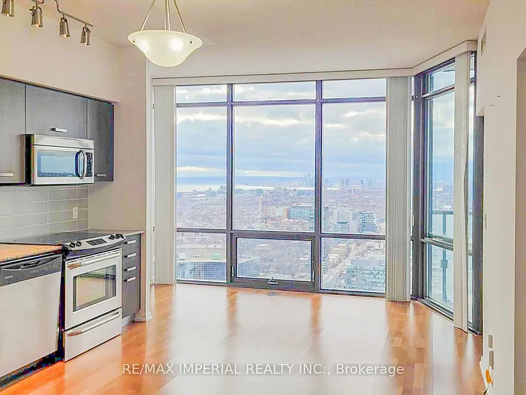 832 Bay St #4802 — Photo 5
