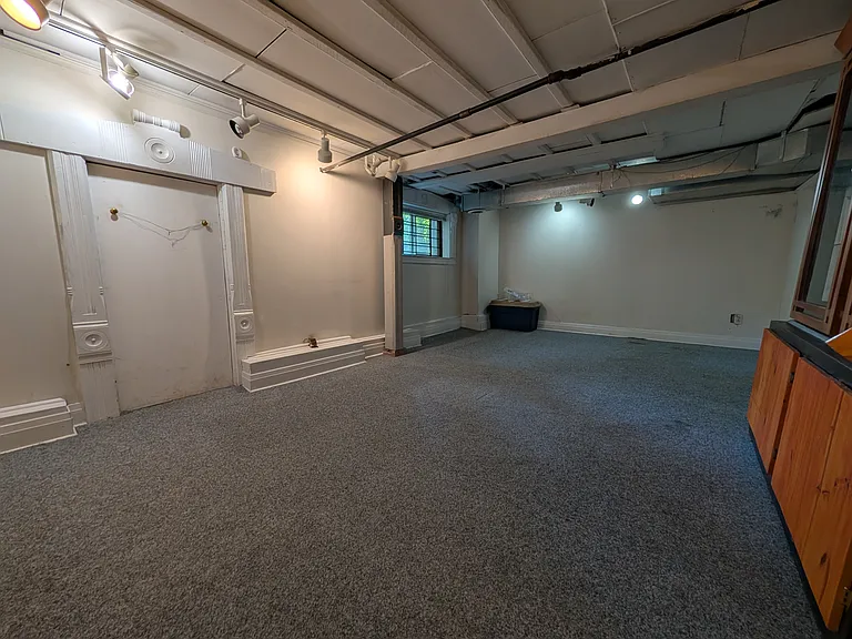 730 S Claremont Ave — Photo 12