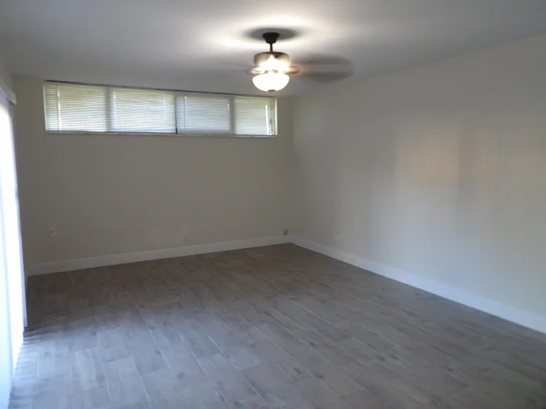 3845 Victoria Dr — Photo 8