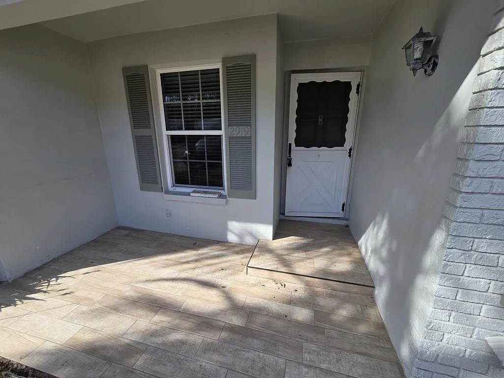 2919 Westmoreland Ct — Photo 2