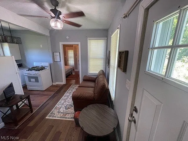 1 bed, $1,000 — Photo 4