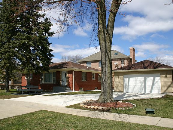 3rd image of 2169 Sprucewood Ave
