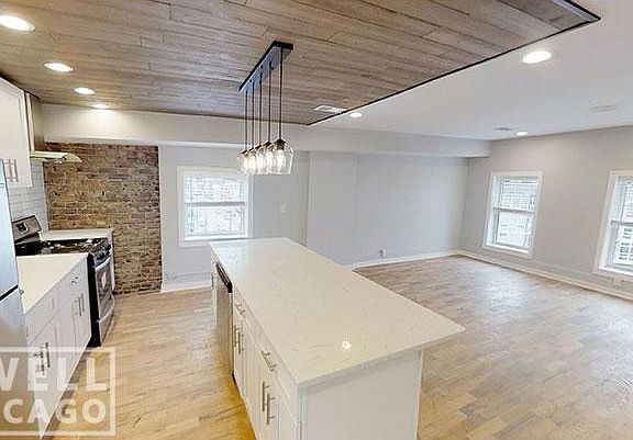 2nd image of 2300 N Clybourn Ave
