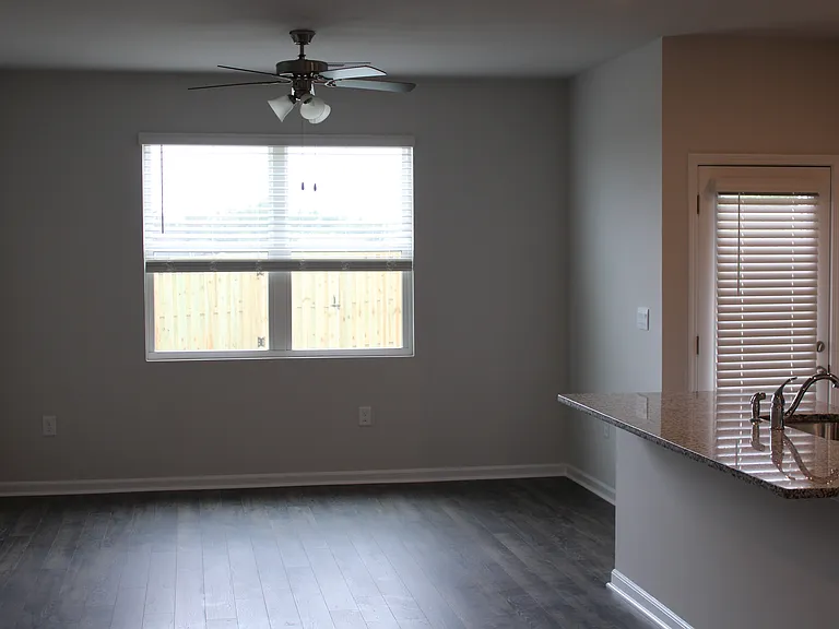 784 Grovebury Ct — Photo 2
