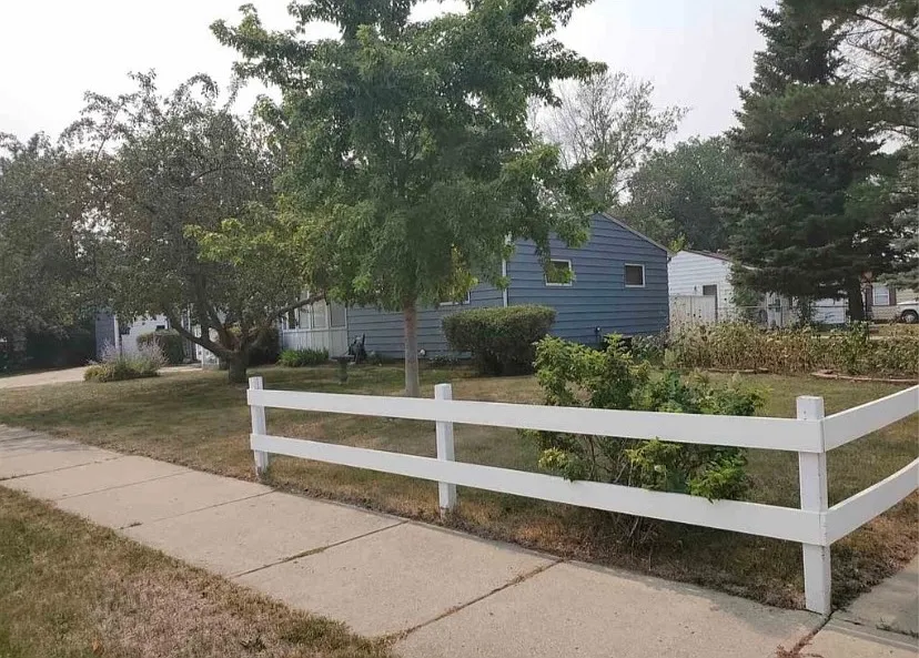 3 bed, 1.5 bath, 1248 sqft, $1,700 — Photo 2