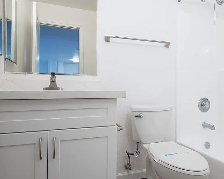 Mission Pacific Apartments — Photo 44
