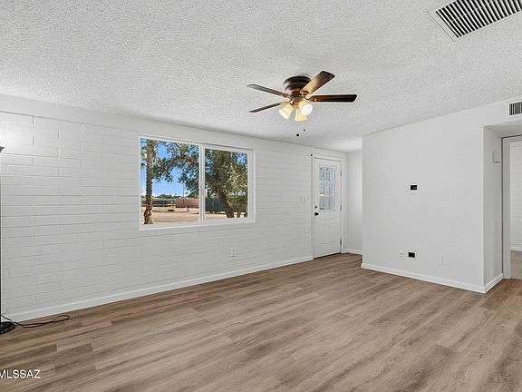 5th image of 1528 W Knox St
