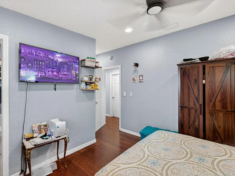 300 SW 25th Ave — Photo 23