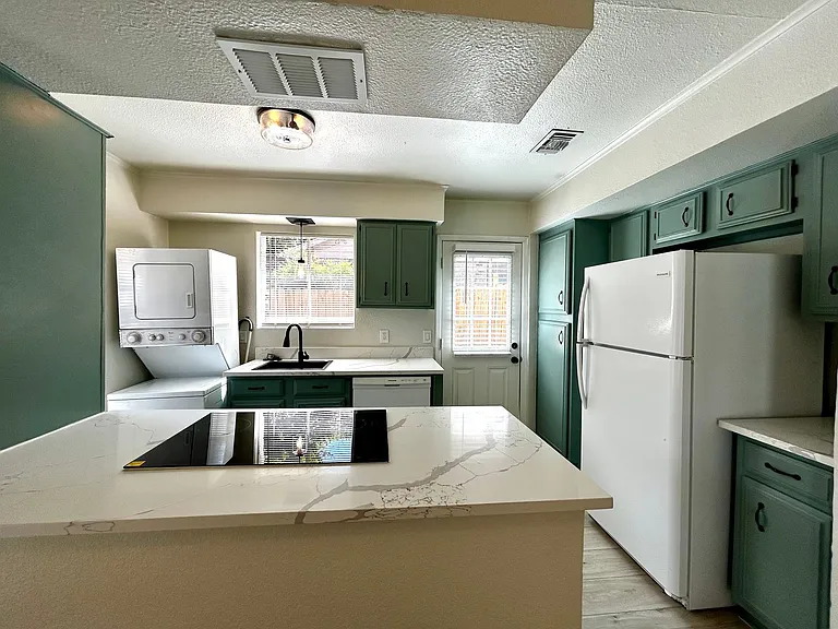 1005 W Martin Luther King Jr Blvd #B — Photo 12