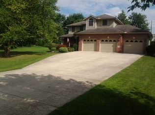 121 Sycamore Woods Ln, Tiffin, OH 44883