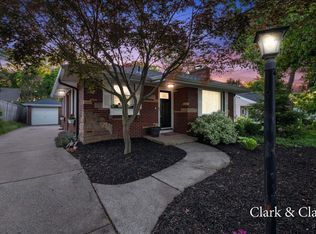 1419 Hillcrest Ave NW, Grand Rapids, MI 49504