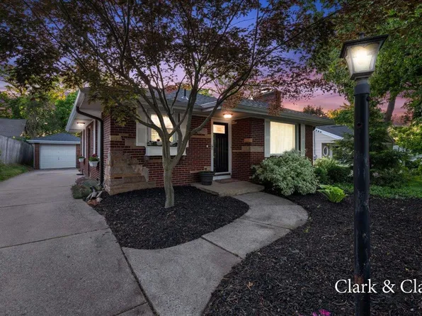 1419 Hillcrest Ave NW, Grand Rapids, MI 49504