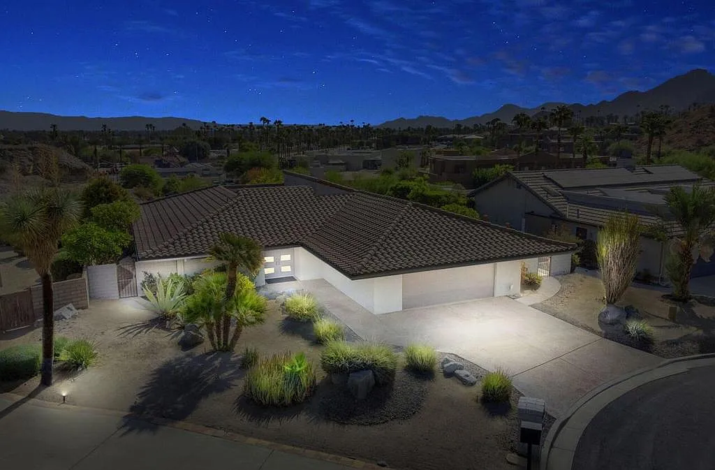 Building Photo - 4 Saturn Cir