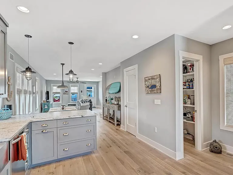 217 3rd Ave — Photo 31